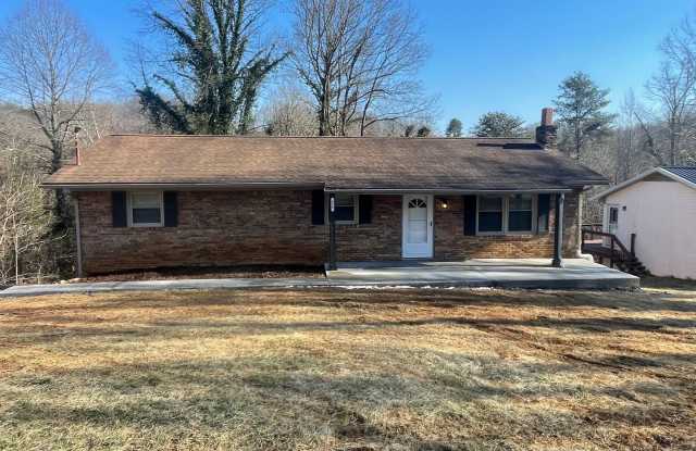 3 Bedroom 2 Bathroom Home in Kingsport, TN photos photos