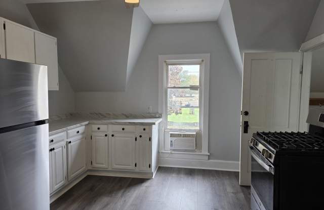 14 Lincoln Parkway unit: 2 photos photos