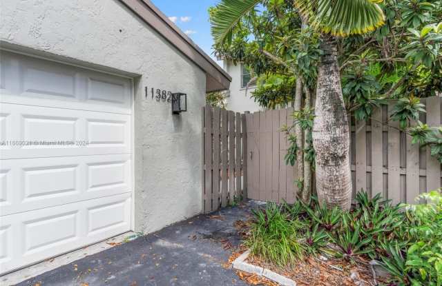 11382 SW 110th Ln - 11382 Southwest 110th Lane, Kendall, FL 33176