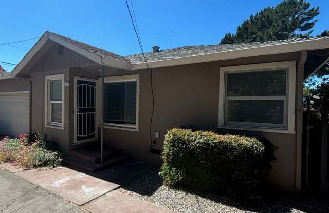 2 Bedroom 1 Bathroom in the McDonald Area of Northeast Santa Rosa *****Move in special, $500 off first months rent***** - 1211 13th Street, Santa Rosa, CA 95404
