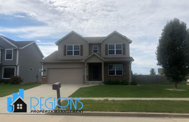 Beautiful 5BR 3.5 bathroom house in North East Normal. Large fenced in back yard. photos photos