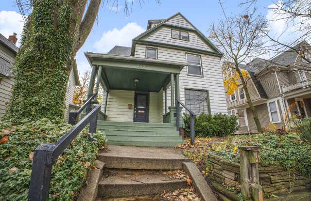 262 Hollister Ave SE Gallery 2