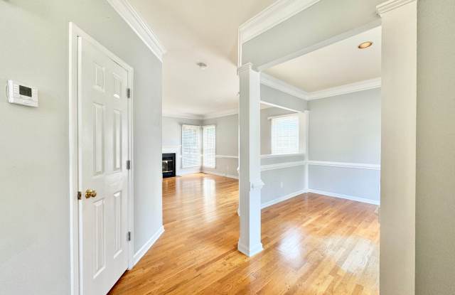4 Bedroom On Quiet Cul-De-Sac in Adams Farm - Lawn Care Included! Gallery 3