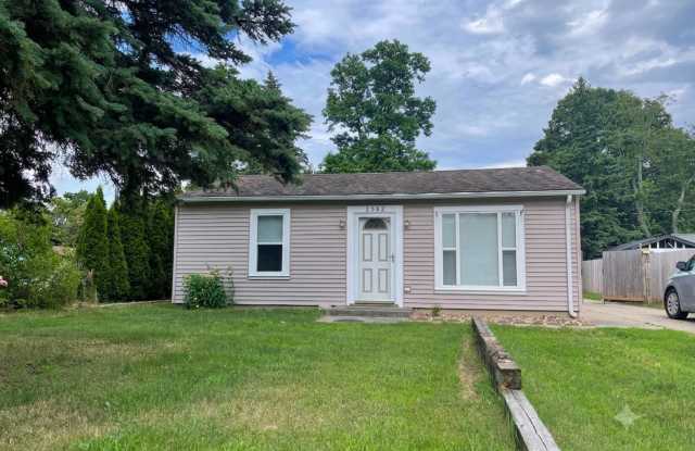 Cozy 2BD/1BA house in Wolverine Lake with hardwood floors photos photos Cozy 2BD/1BA house in Wolverine Lake with hardwood floors photos photos