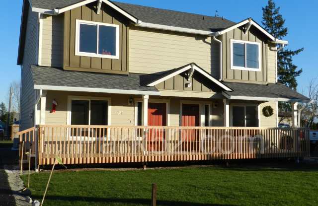 3 bedroom 1.5 bathroom duplex in Fife! photos photos
