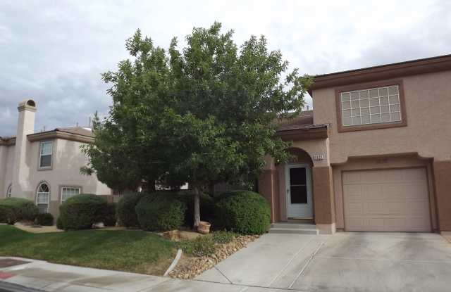 WONDERFUL DUAL MASTER BEDROOM TOWNHOME IN GATED "GREEN VALLEY COMMUNITY!!" photos photos