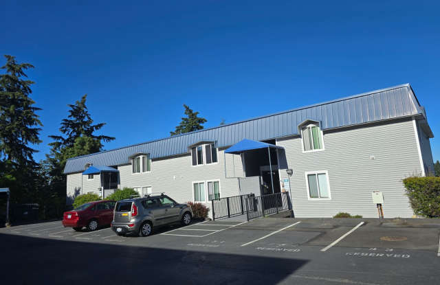 Lower Unit in Prime Bremerton Location with Parking photos photos