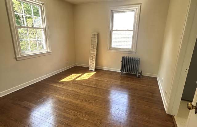 1762 West Morse Avenue Gallery 3