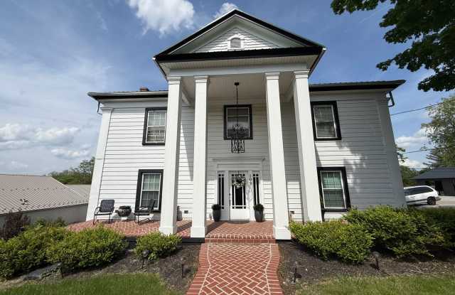 Christiansburg, 1 BR / 1 BA, Available for immediate move in for short term, mid term, or long term stays. photos photos