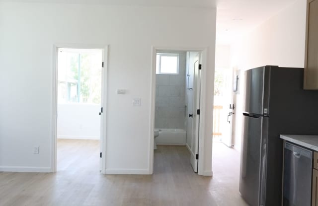 3 bedrooms 2 baths Duplex- ADU style. photos photos
