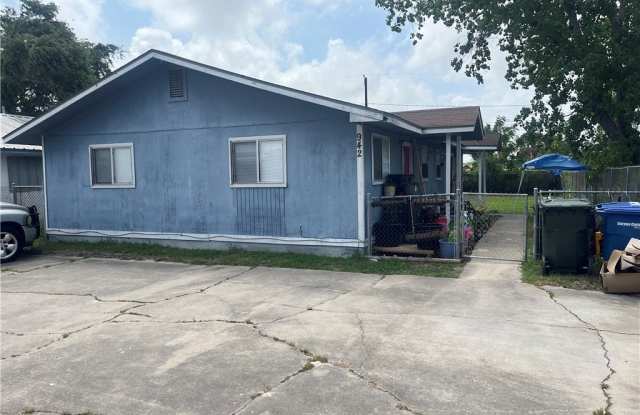942 Weaver Street unit: 32 photos photos
