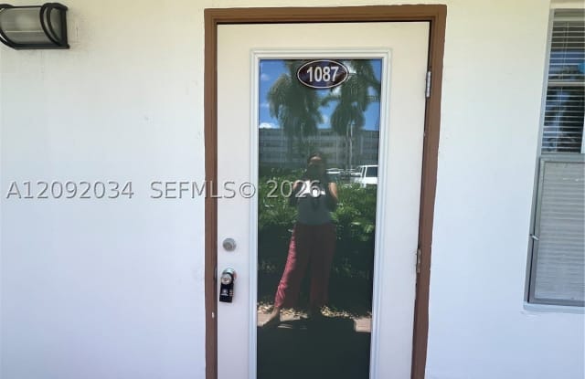 1087 Cornwall E Gallery 2