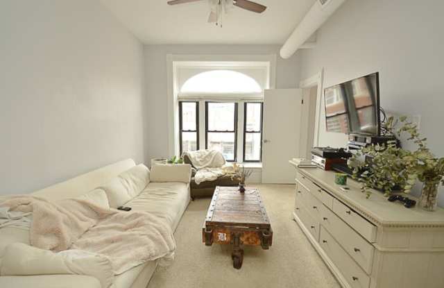 1919 West Chicago Avenue Gallery 2