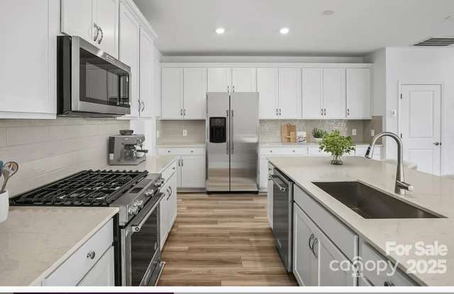 Room in 4 Bedroom Home at Walnut Hill Rd NW photos photos