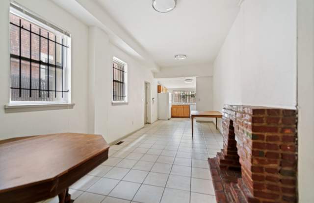 5 bed/4 bath house available for TU 2024-2025 academic year! The lease starts on January 1, 2024. - 2124 North Carlisle Street, Philadelphia, PA 19121