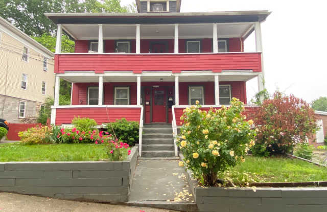 604 Blackstone St photos photos