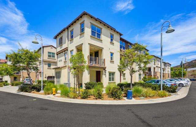 Beautiful 2 Bedroom Townhome - Available Now! Gallery 3