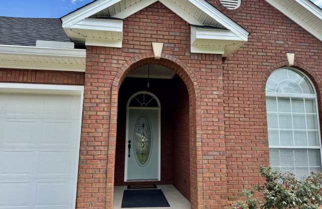 Brick home off Cottage Hill/ Knollwood Gallery 1