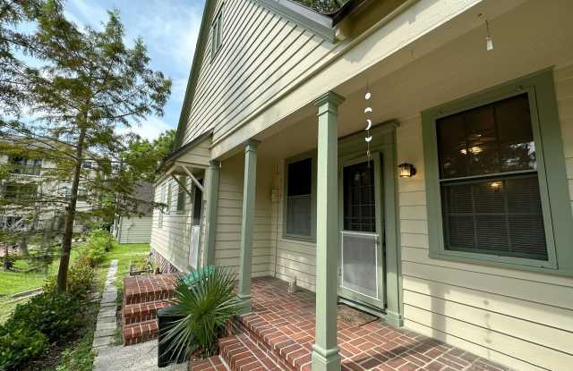 Beautiful 1 Bedroom Home Near Sorority Row!!! - 1111 Southwest 4th Avenue, Gainesville, FL 32601