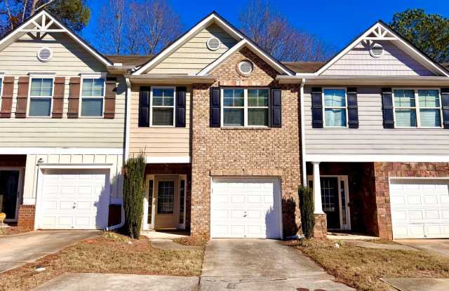 Welcome to this stunning 3-bedroom, 2.5-bathroom home located in the vibrant community of Lithonia, GA. - 2390 Camden Oak Way, Redan, GA 30058