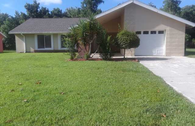 Beautiful 3 bedrooms 2 bath home with nice upgrades in Poinciana! photos photos