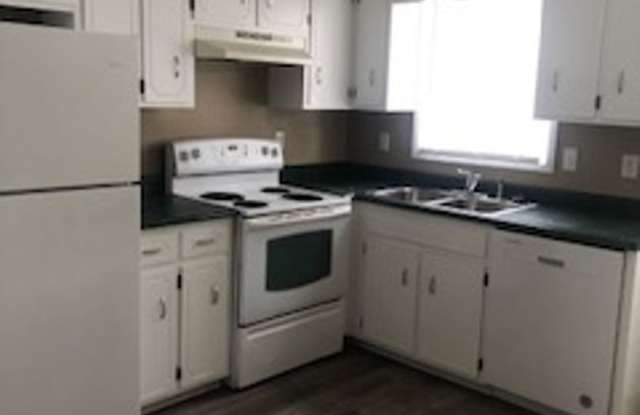3 bedroom, 2 bath house for rent! $1300 per month Gallery 3