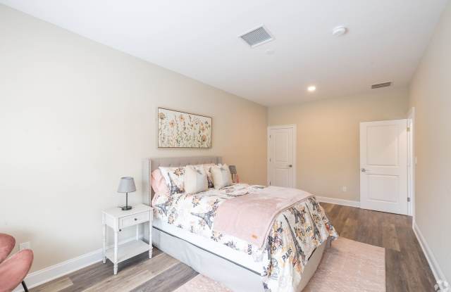 Beautiful 3 Bed / 2.5 Bath Townhouse Gallery 4