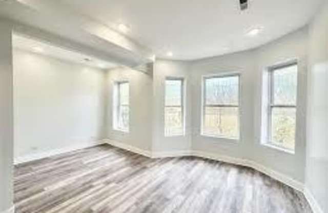 2224 S Sacramento Avenue Gallery 2