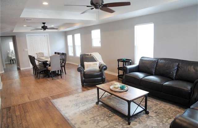 2117 Harrison Avenue Gallery 2