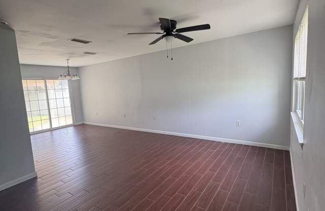 542 Chateau Circle Gallery 2