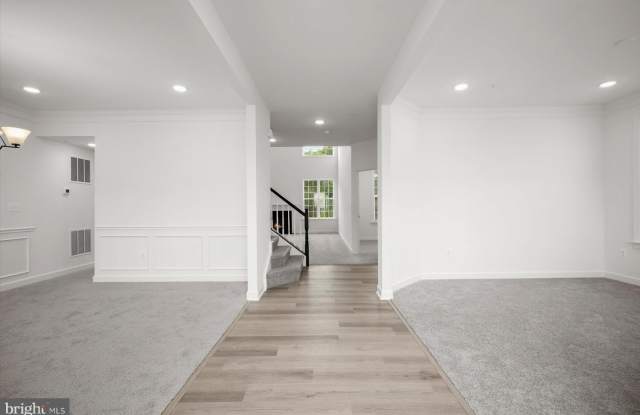 6801 FOUNTAIN PARK Drive Gallery 2