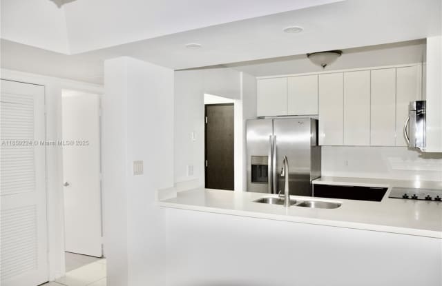 2901 S Bayshore Dr - 2901 South Bayshore Drive, Miami, FL 33133