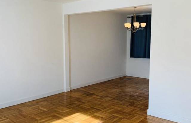 5189 VILLAGE Green Gallery 3