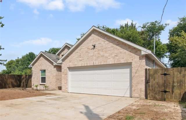 2006 Throckmorton Street - 2006 Throckmorton Street, Gainesville, TX 76240