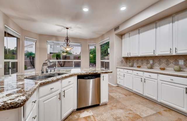 5304 E WOODRIDGE Drive Gallery 2