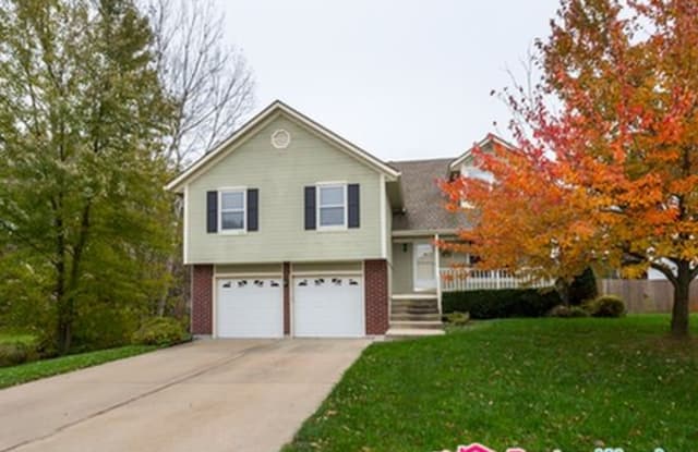 3545 South West Harbor Cir - 3545 SW Harbor Cir, Lee's Summit, MO 64082