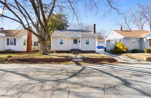 $1,250/month | 2 Bed | 1 Bath + Bonus Room Gallery 4