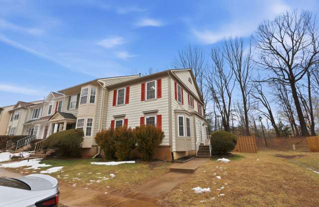 Welcome to this stunning end residence perfectly positioned in a highly desirable setting. photos photos