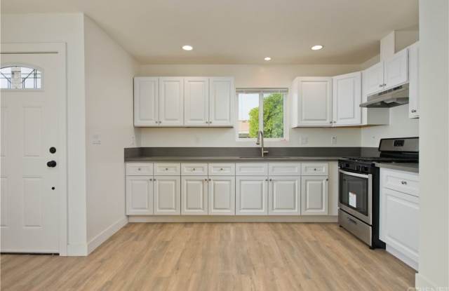 12518 San Fernando Road Gallery 2