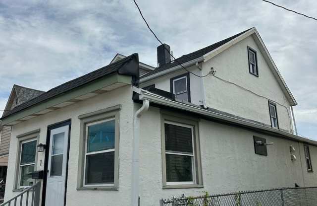 Newly renovated 3 Bed, 1 Bath in Marcus Hook photos photos