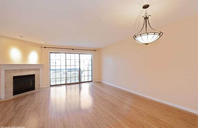 Gorgeous 2 Bedroom Townhome available in Palatine! Gallery 3