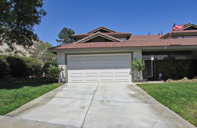 Gorgeous Private Townhome on Cul-de-Sac--small yard and Patio! Over 1800 sq ft photos photos