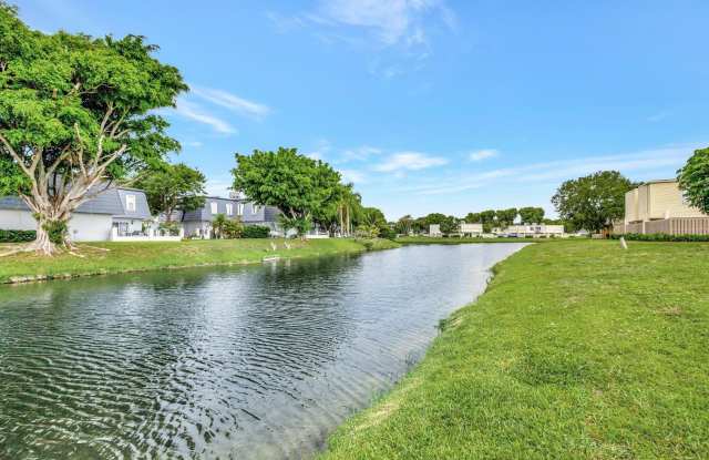 1586 Shaker Circle photos photos