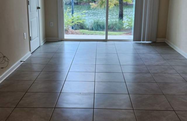 Charming 2BR Townhome in Orange Park - 545 Running Woods Street, Oakleaf Plantation, FL 32065