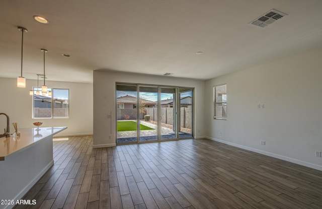 11341 E ULYSSES Avenue Gallery 4