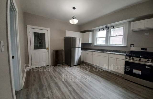 1719 Sheridan AveLower Gallery 3