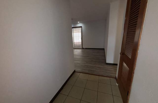 1351 Munger Gallery 3