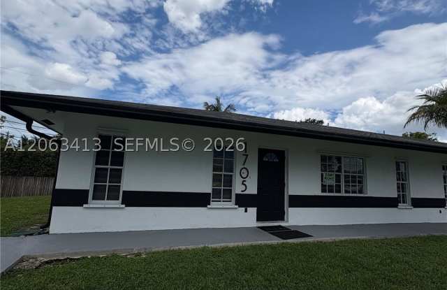 1705 SW 100th Ave Gallery 3