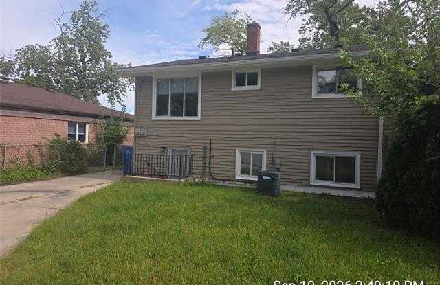 4882 Southfield Road Gallery 3