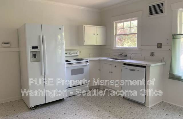 2207 N 39th St - 2207 North 39th Street, Seattle, WA 98103